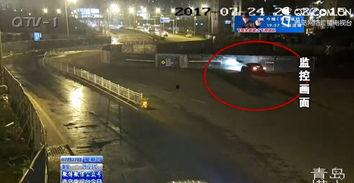 路人吃瓜看热闹,路人围观吃瓜，揭秘生活百态