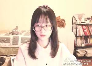 吃瓜眼镜妹女学生,女学生的独特视角