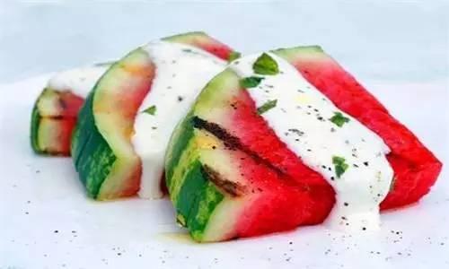 吃货大飞吃瓜切菜